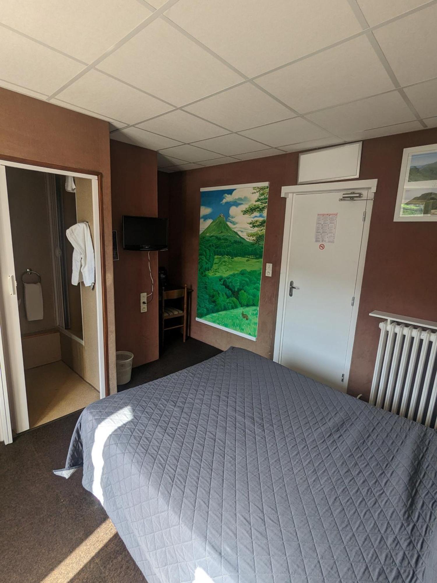 Le Rider Hotel Bort les Orgues Bagian luar foto