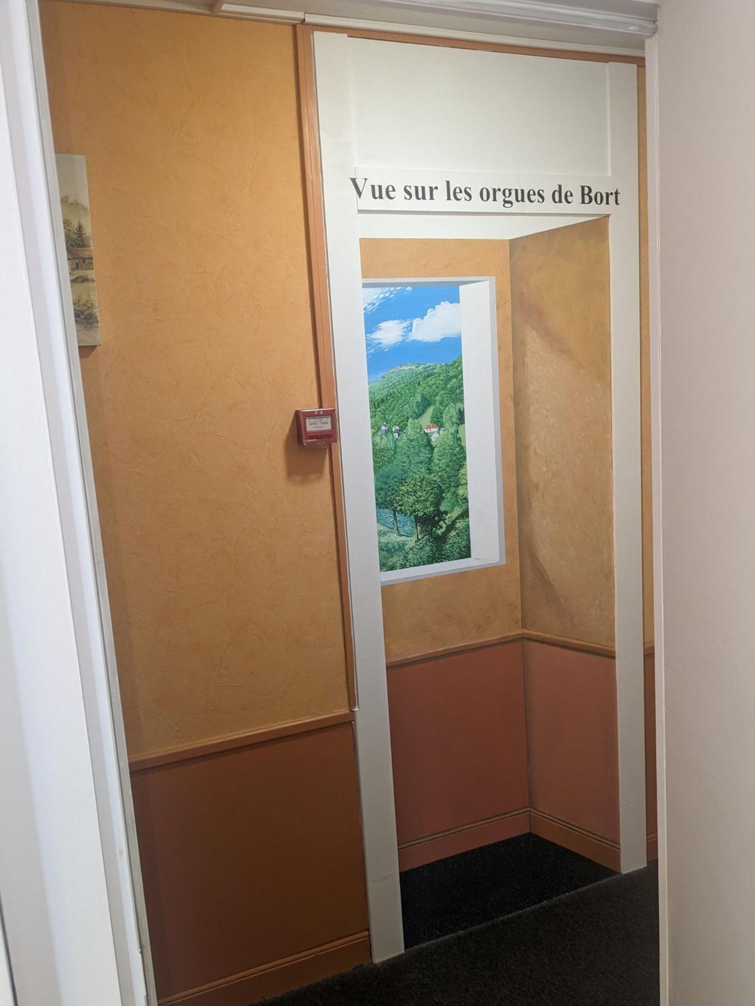 Le Rider Hotel Bort les Orgues Bagian luar foto