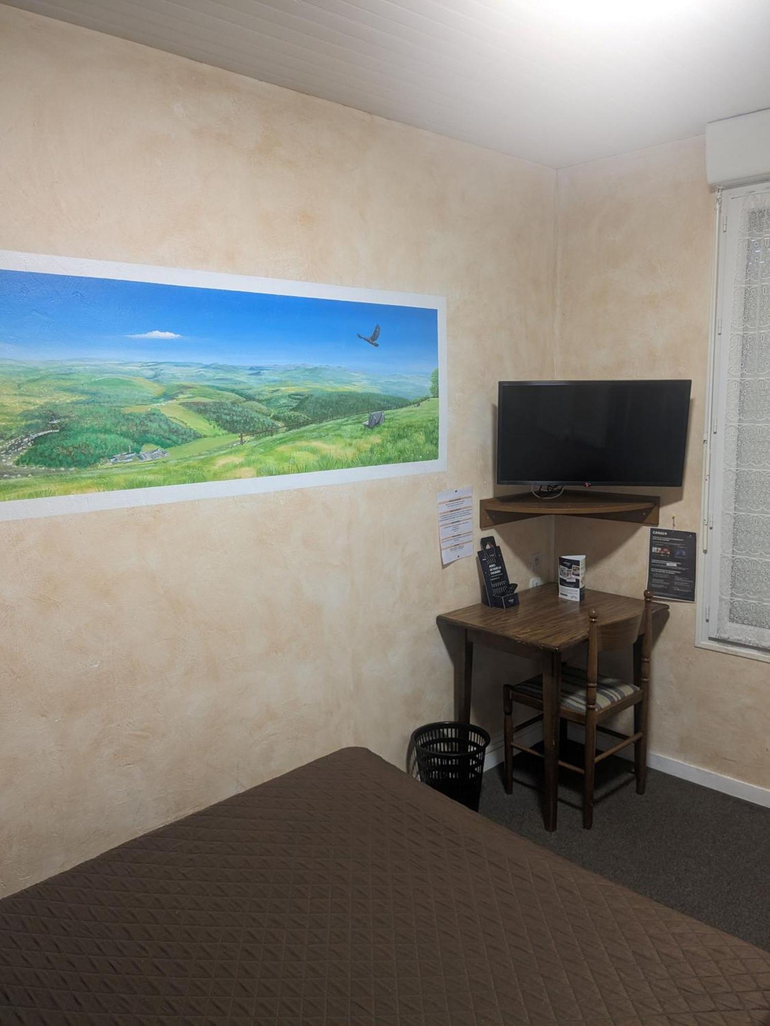 Le Rider Hotel Bort les Orgues Bagian luar foto
