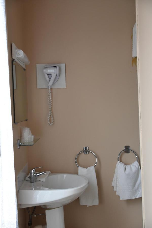 Le Rider Hotel Bort les Orgues Bagian luar foto